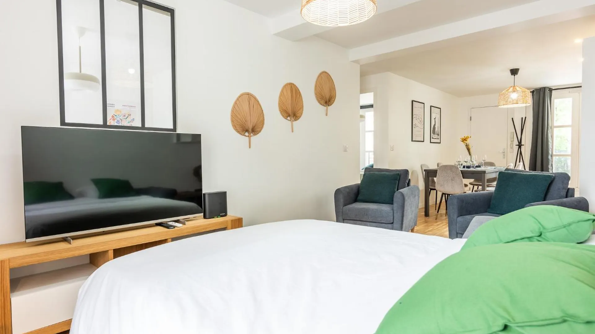 Design - 6 Guests - Buttes Chaumont Apartment *